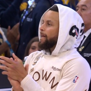 星空体育在线官网-库里：这也是我们在穆迪术后第一次见到他 球迷为他送上爱与支持